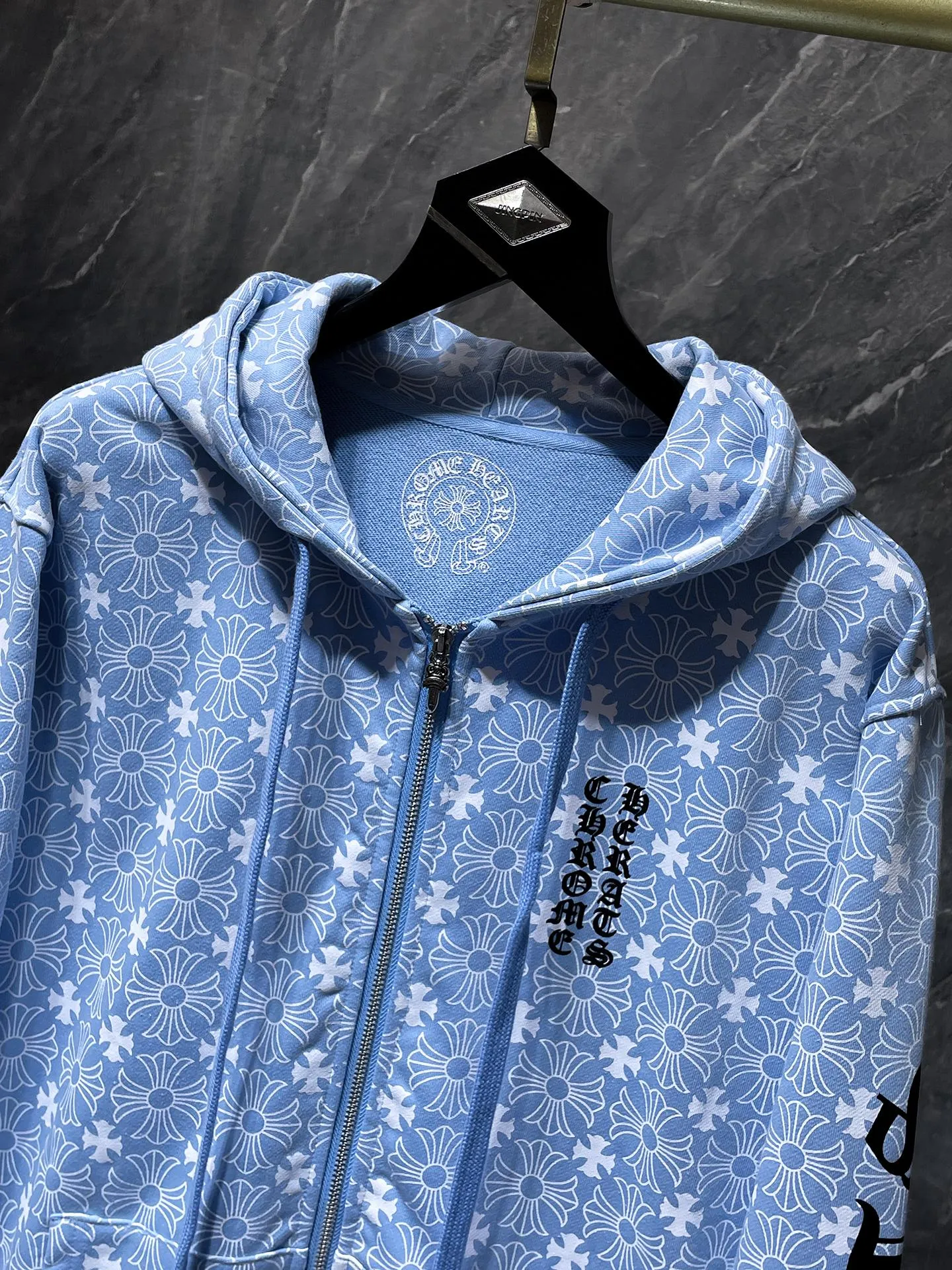 P260 Chrome Hearts Autumn and Winter 2025 Counter Synchronization ❤️ Chrome Hearts Horseshoe Dark Pattern Logo Blue Zipper Sweater Improved Customized Version 1:1 High Weight High Quality Fabric Recommended Colors: Customized Blue Customized Green Customized Orange Sizes: S, M, L, XL